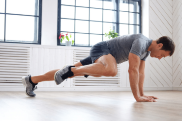 Can you work out abs every day? It depends on your goals and fitness level. Here's what you need to know about the pros and cons of daily ab workouts!