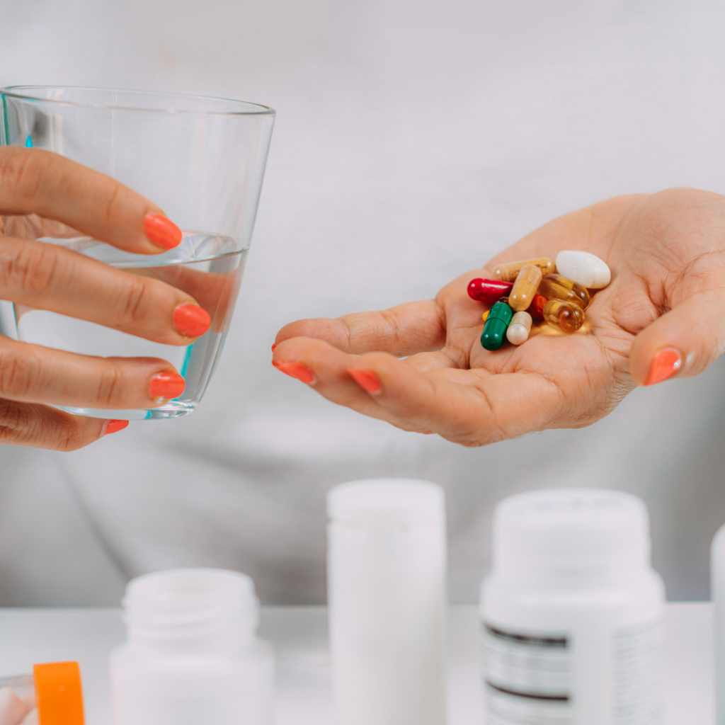 What Vitamins are Good for Headaches + Migraines? 16 Vitamin and mineral deficiencies can lead to headaches.